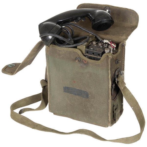 Amerykański telefon polowy EE-8 z płócienną torbą