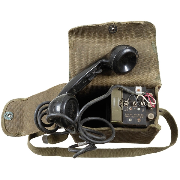Amerykański telefon polowy EE-8 z płócienną torbą